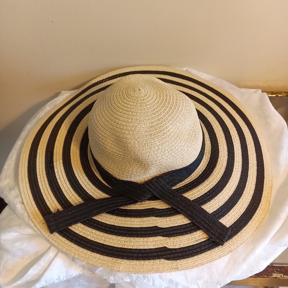 Large black and cream striped sun beach hat